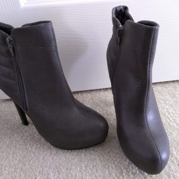 Kym Platform Stiletto Ankle Booties Quilted *NEW - Picture 4 of 6